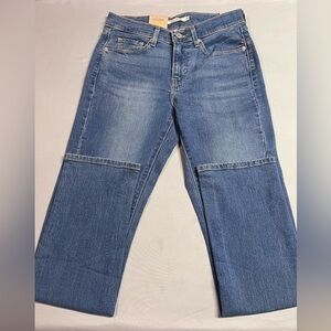 Levi’s Women’s Classic Straight Leg Jeans Blue Wash Size 26x32 NWT